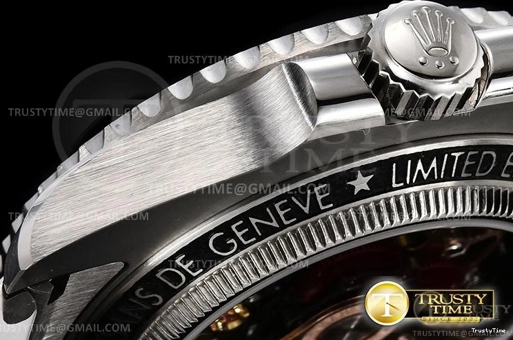 0101 ROLSUB0295B – Submariner Compact 1043